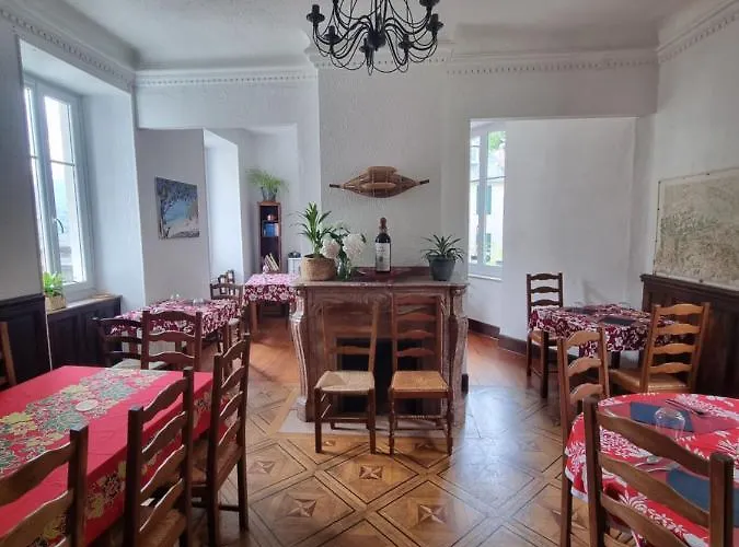 بيت ريفي Du Crabere